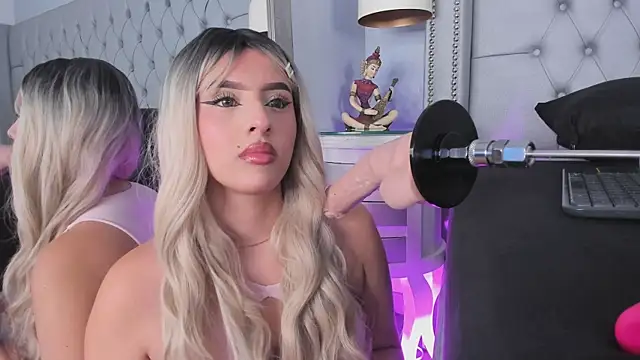 Lily StClair online show from April 16, 2026, 12:17 pm