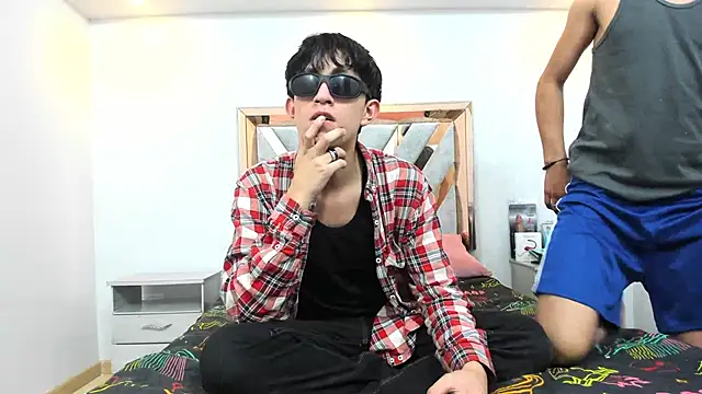 hoot booys  online show from November 13, 2025, 8:08 pm