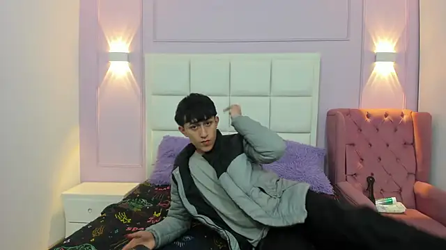 hoot booys  online show from December 17, 2025, 9:21 pm