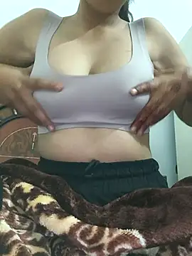 anaya00 online show from October 26, 2025, 1:33 am