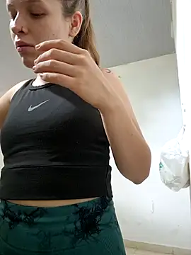 bambiluly online show from November 4, 2025, 5:23 pm