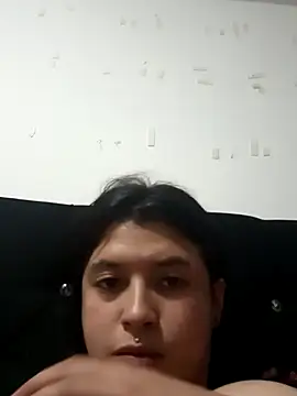 petite coral online show from January 14, 2026, 2:39 am