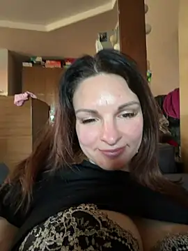 kinkysarahx online show from April 10, 2026, 4:01 pm