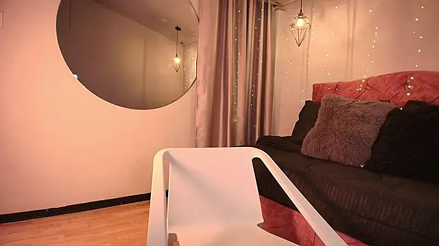 ivy bonnie online show from November 14, 2025, 11:53 am