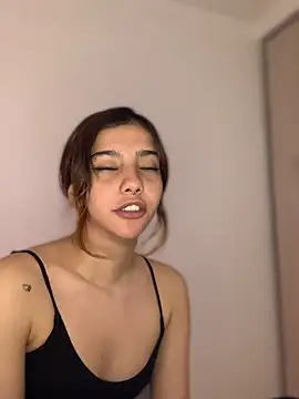 MiaaCute- online show from April 23, 2026, 10:01 pm