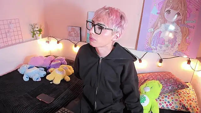 Strawberry Kitty  online show from November 17, 2025, 3:56 am