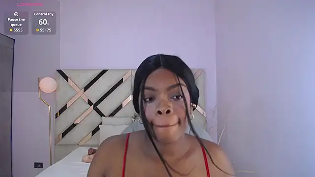 Maiacharris  online show from April 4, 2026, 12:02 pm