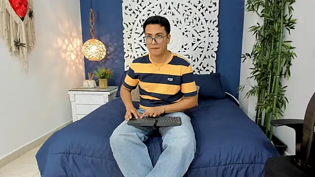 JohnBelRose online show from October 25, 2025, 7:41 pm