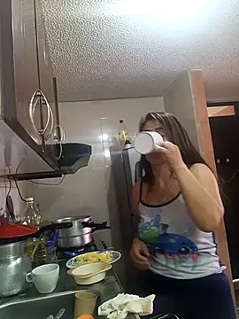 AmeliHoney online show from November 27, 2025, 1:57 pm