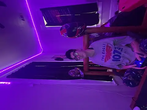 Snapshot of faithorsini8 chatting on October 19, 2025, 5:13 pm faithorsini8 online show from October 19, 2025, 5:13 pm