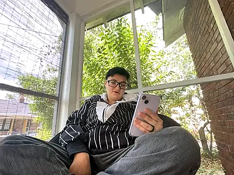 Snapshot of faithorsini8 chatting on October 21, 2025, 5:13 pm faithorsini8 online show from October 21, 2025, 5:13 pm