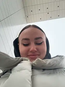 KiraSunshine online show from November 5, 2025, 3:17 am