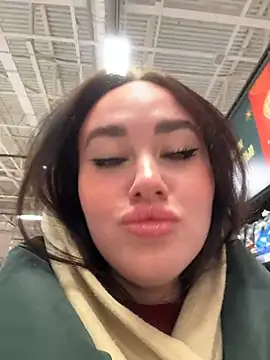 KiraSunshine online show from November 28, 2025, 4:15 am