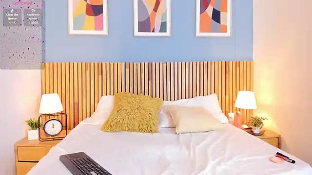 AuroraPinkk online show from January 7, 2026, 9:17 pm