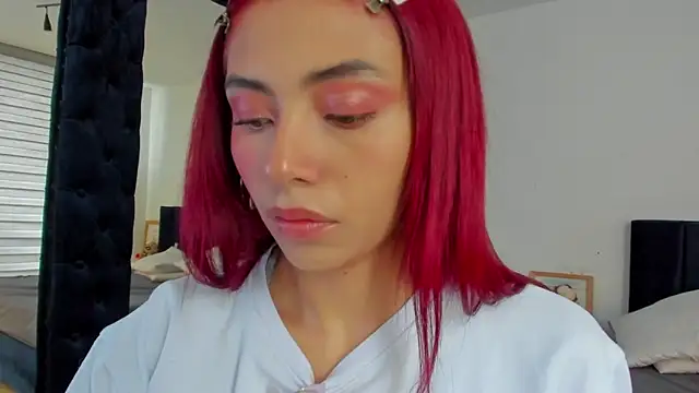 melanie roux   online show from April 14, 2026, 12:55 pm