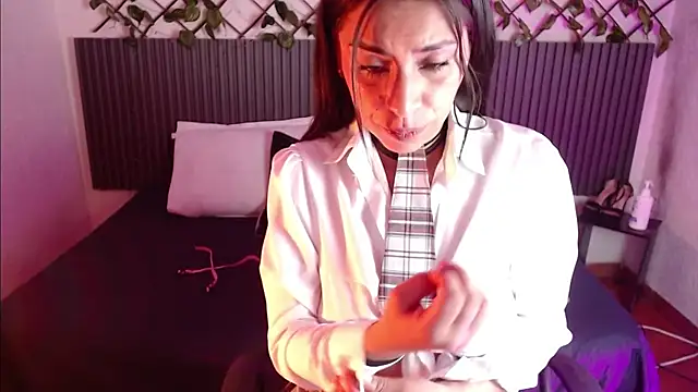 Lunaa 07 online show from April 14, 2026, 4:51 am