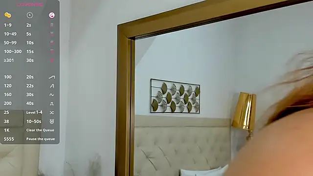 lucia lorenz online show from December 2, 2025, 11:26 am