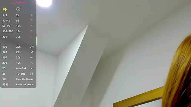 lucia lorenz online show from December 18, 2025, 11:27 am