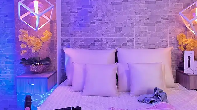 Catalina-Thompson online show from November 8, 2025, 12:16 pm