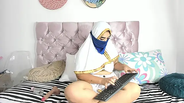 Inaya Khalifa online show from November 14, 2025, 3:05 am