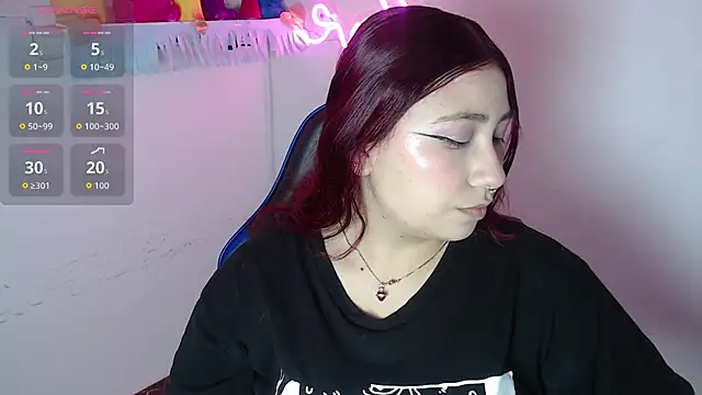 littlee red online show from November 28, 2025, 8:33 pm