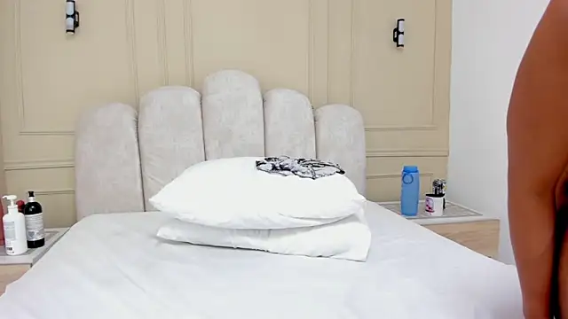 TAYLORMEYER1 online show from April 6, 2026, 4:46 am