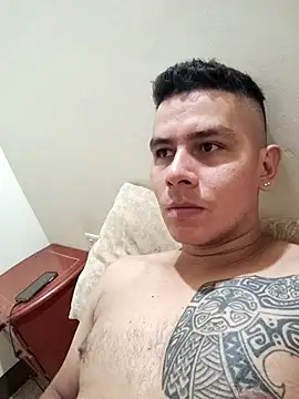 Snapshot of gigant_boy00 chatting on October 27, 2025, 1:53 am gigant boy00 online show from October 27, 2025, 1:53 am