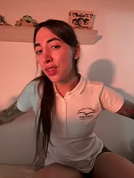 Snapshot of valeriahornier chatting on February 17, 2026, 10:05 pm valeriahornier online show from February 17, 2026, 10:05 pm