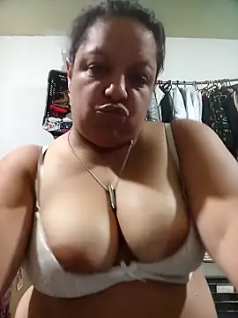 Alondrabb80 online show from November 5, 2025, 4:01 am