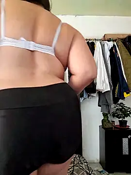 Alondrabb80 online show from November 18, 2025, 4:33 pm