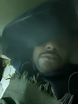 RNlov online show from November 17, 2025, 8:25 pm