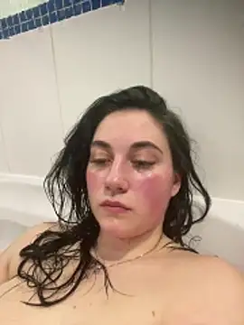 Snapshot of YourFrenchFeliciexo chatting on December 16, 2025, 8:14 pm YourFrenchFeliciexo online show from December 16, 2025, 8:14 pm