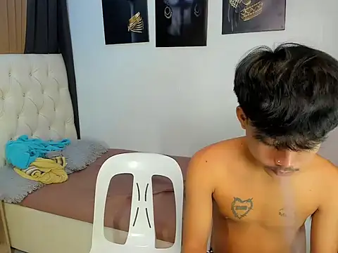 Snapshot of hardcocktwink chatting on November 2, 2025, 5:04 pm hardcocktwink online show from November 2, 2025, 5:04 pm