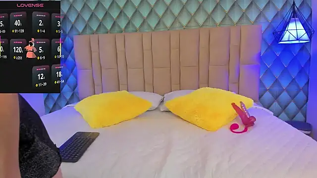 Snapshot of Wendy-Cardona chatting on October 21, 2025, 12:39 pm Wendy-Cardona online show from October 21, 2025, 12:39 pm