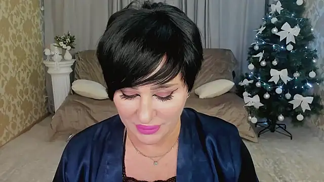 KiraTempt online show from December 18, 2025, 11:49 am