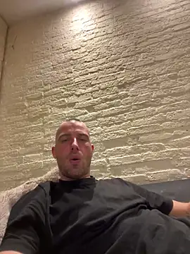 Rotteei1 online show from November 30, 2025, 7:51 pm