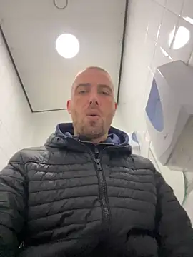 Rotteei1 online show from December 4, 2025, 9:18 am