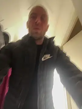 Rotteei1 online show from March 29, 2026, 9:42 am