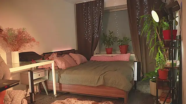 Snapshot of your_lunalike chatting on March 8, 2026, 6:44 pm your lunalike online show from March 8, 2026, 6:44 pm