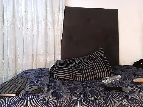 MinnieBee101 online show from March 2, 2026, 7:15 am