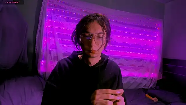 najimi uwu online show from November 12, 2025, 7:24 pm