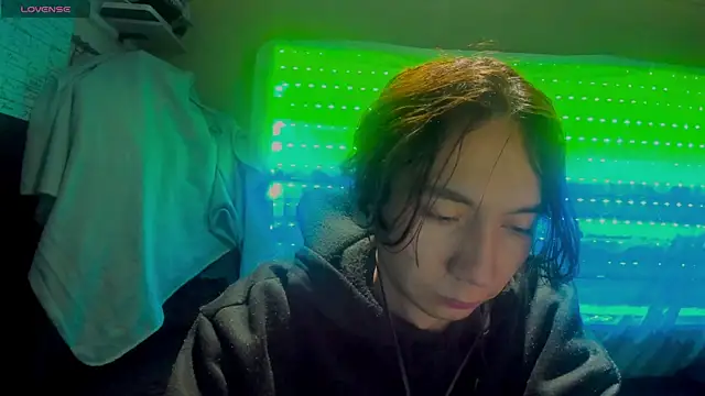 najimi uwu online show from November 15, 2025, 2:35 pm