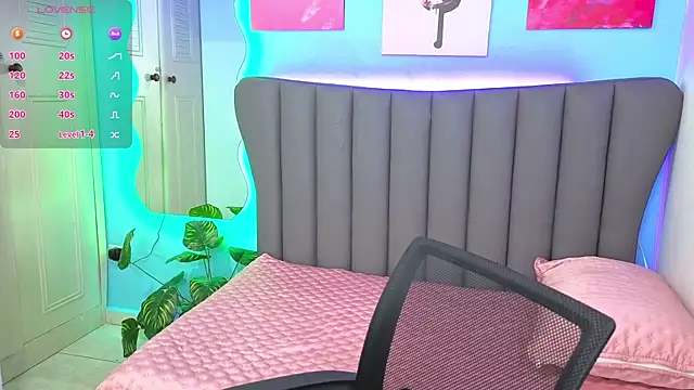 Snapshot of Aria_Russo chatting on January 6, 2026, 2:43 pm Aria Russo online show from January 6, 2026, 2:43 pm