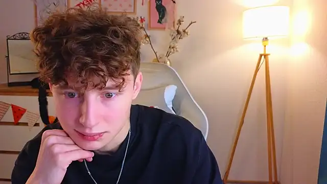 crisp1n online show from November 11, 2025, 3:01 pm