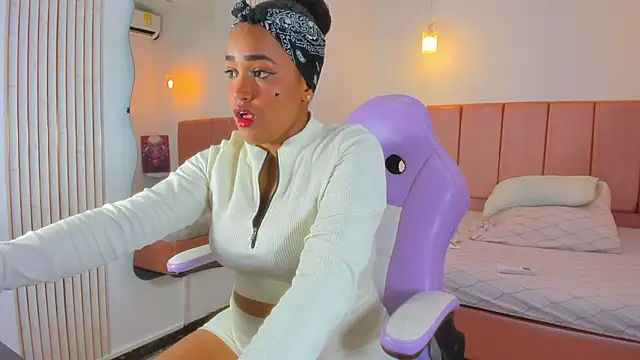 Snapshot of NahomiWalker_ chatting on January 12, 2026, 8:03 pm NahomiWalker online show from January 12, 2026, 8:03 pm