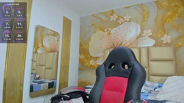 NahomiWalker  online show from February 26, 2026, 8:41 pm