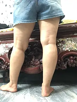 HinayLa online show from April 8, 2026, 3:17 am