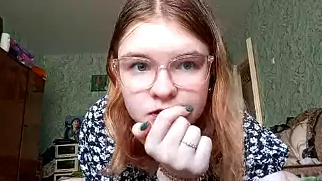 Nessa Vessa online show from October 19, 2025, 8:59 am