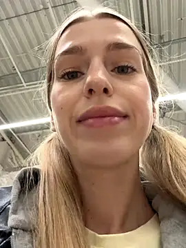 Snapshot of kira_mia chatting on November 26, 2025, 3:24 pm kira mia online show from November 26, 2025, 3:24 pm