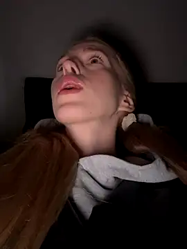 Snapshot of kira_mia chatting on November 28, 2025, 3:36 pm kira mia online show from November 28, 2025, 3:36 pm